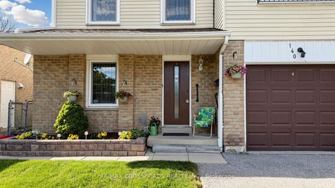 Photo 3 at 140 Goldhawk Trail, Milliken, Toronto