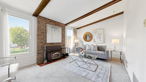 Photo 4 at 140 Goldhawk Trail, Milliken, Toronto