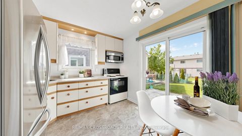 Photo 10 at 140 Goldhawk Trail, Milliken, Toronto