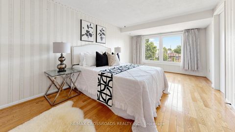Photo 18 at 140 Goldhawk Trail, Milliken, Toronto