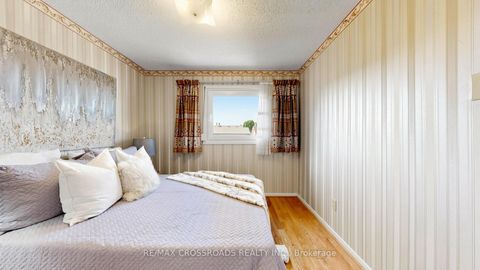 Photo 26 at 140 Goldhawk Trail, Milliken, Toronto