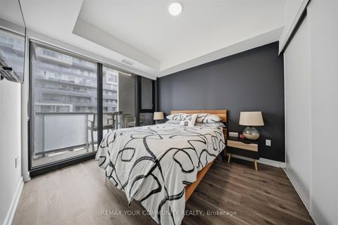 Photo 17 at 515 - 840 St Clair Avenue W, Oakwood Village, Toronto