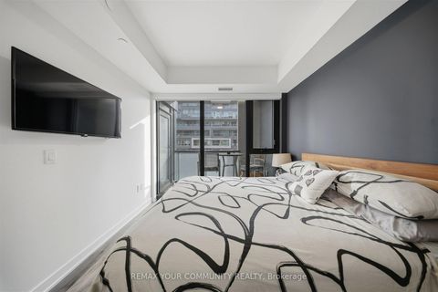 Photo 19 at 515 - 840 St Clair Avenue W, Oakwood Village, Toronto