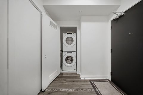 Photo 23 at 515 - 840 St Clair Avenue W, Oakwood Village, Toronto