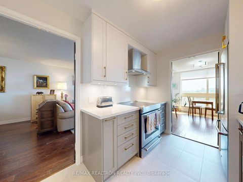 Photo 8 at 1208 - 5 Kenneth Avenue, Willowdale East, Toronto