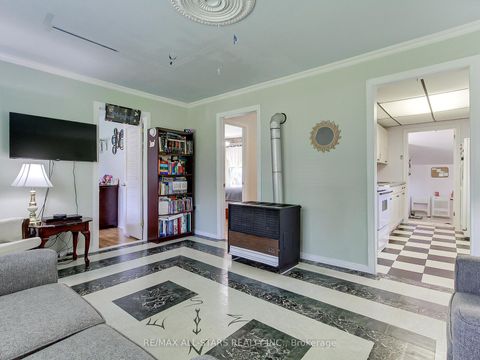Photo 6 at 9 Riverglen Drive, Keswick South, Georgina