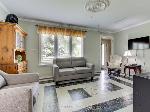 Photo 7 at 9 Riverglen Drive, Keswick South, Georgina