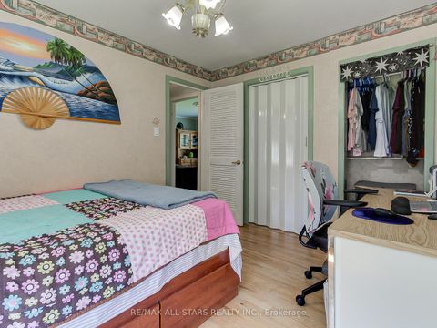 Photo 11 at 9 Riverglen Drive, Keswick South, Georgina