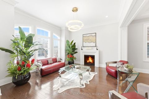 Photo 2 at 28 James Stokes Court, King City, King