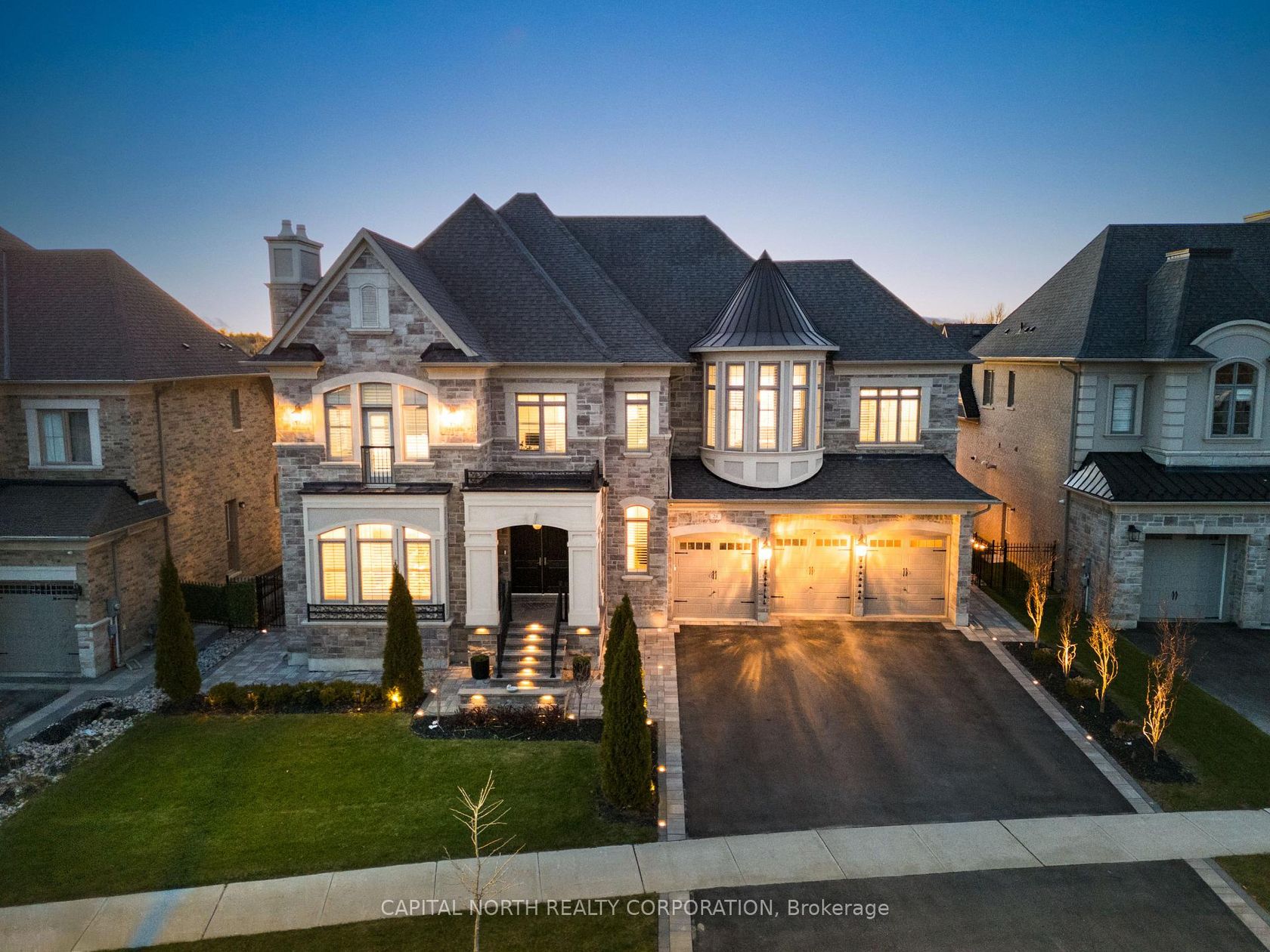 28 James Stokes Court, King City, King photo number 2
