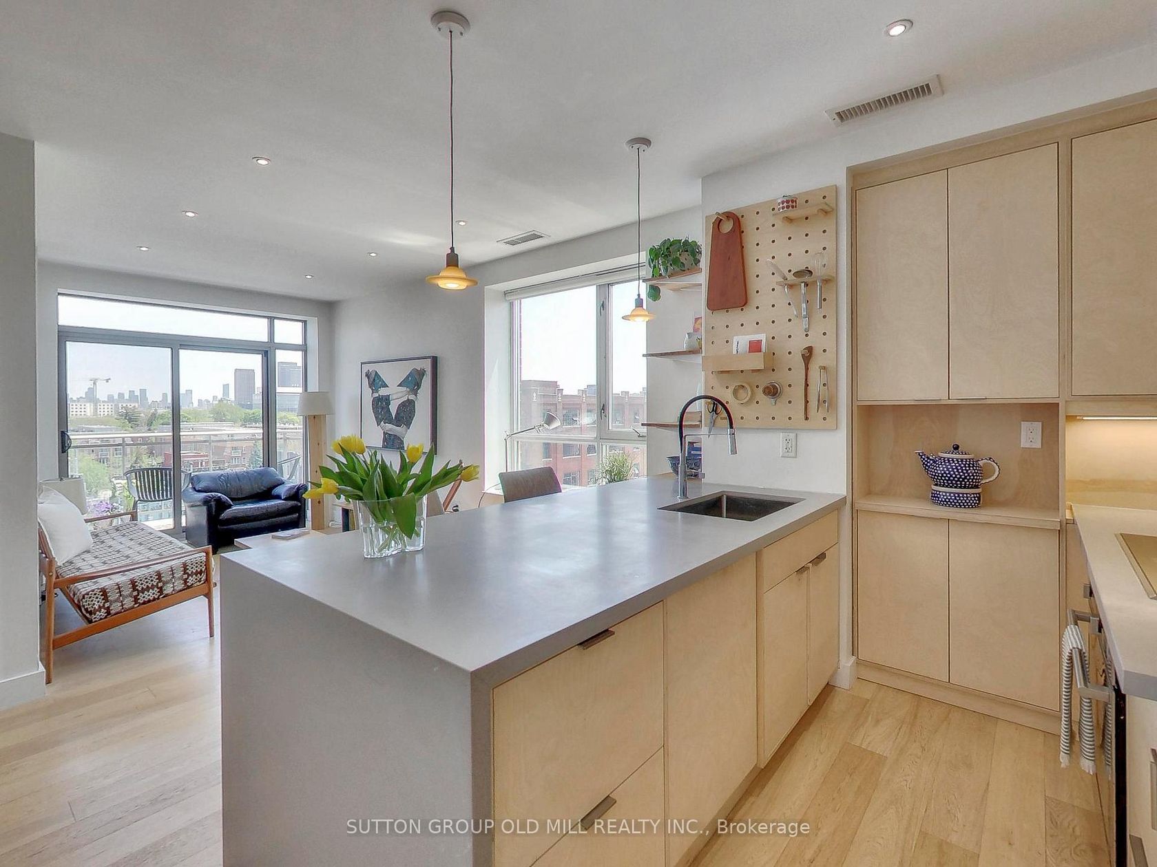 712 - 2495 Dundas Street W, High Park North, Toronto photo 7