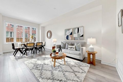 Photo 3 at 4 Sand Hill Mews, Patterson, Vaughan