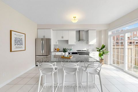 Photo 9 at 4 Sand Hill Mews, Patterson, Vaughan