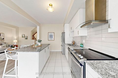 Photo 10 at 4 Sand Hill Mews, Patterson, Vaughan