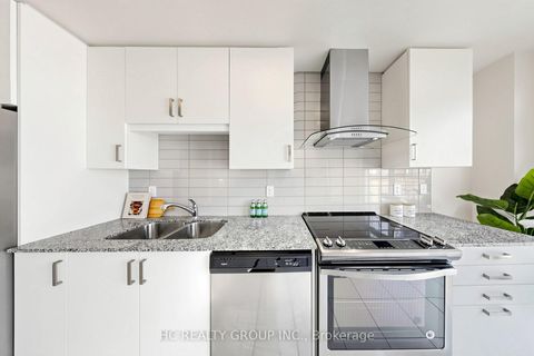 Photo 12 at 4 Sand Hill Mews, Patterson, Vaughan