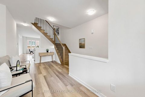 Photo 15 at 4 Sand Hill Mews, Patterson, Vaughan