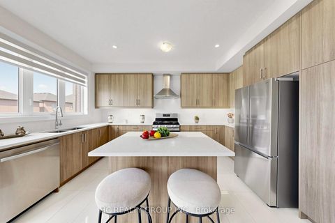 Photo 11 at 79 Silk Twist Drive, Holland Landing, East Gwillimbury