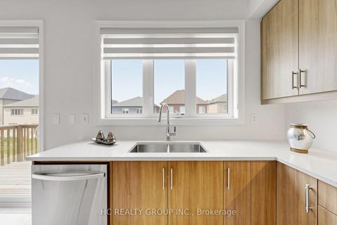 Photo 13 at 79 Silk Twist Drive, Holland Landing, East Gwillimbury
