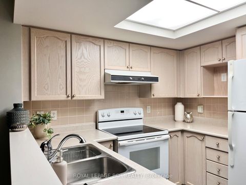 Photo 8 at 212 - 900 Bogart Mill Trail, College Manor, Newmarket