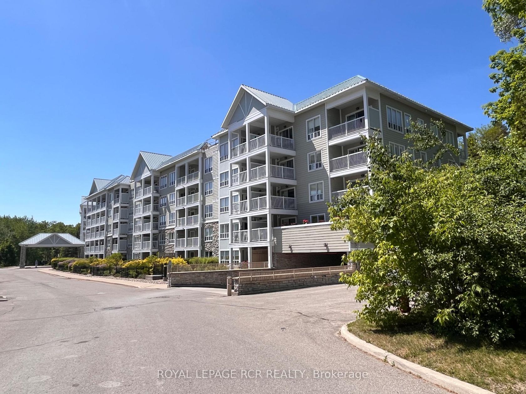 212 - 900 Bogart Mill Trail, College Manor, Newmarket photo number 2