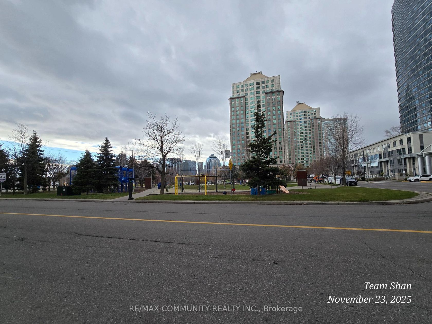 PH302 - 1 Lee Centere Drive, Woburn, Toronto photo number 2