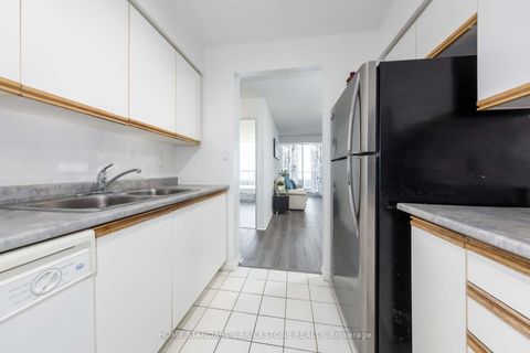 Photo 15 at 909 - 35 Empress Avenue, Willowdale East, Toronto