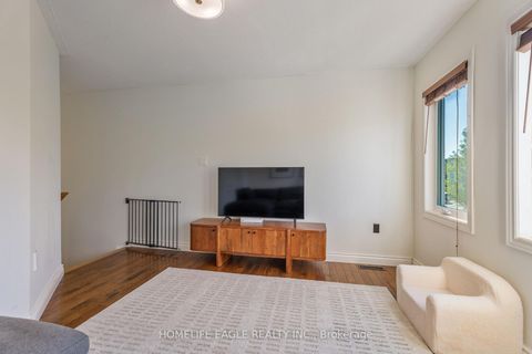 Photo 11 at 97 Crittenden Drive, Keswick South, Georgina