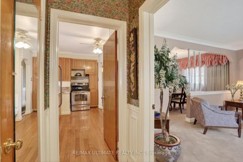 Photo 4 at 20 Corinne Crescent, Ionview, Toronto