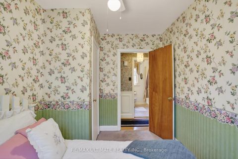 Photo 11 at 20 Corinne Crescent, Ionview, Toronto