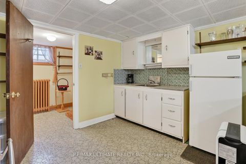 Photo 27 at 20 Corinne Crescent, Ionview, Toronto