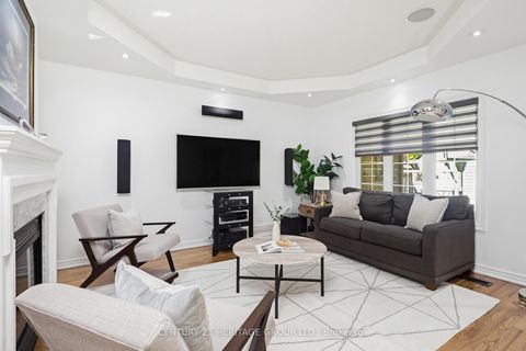 Photo 3 at 14 Giordano Way, Patterson, Vaughan