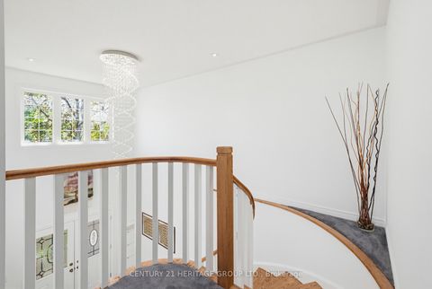 Photo 9 at 14 Giordano Way, Patterson, Vaughan