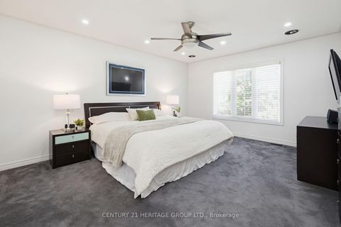 Photo 10 at 14 Giordano Way, Patterson, Vaughan