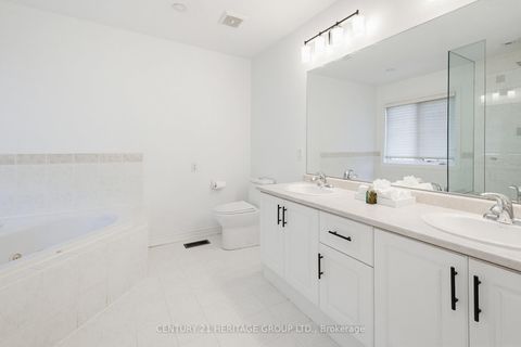 Photo 11 at 14 Giordano Way, Patterson, Vaughan
