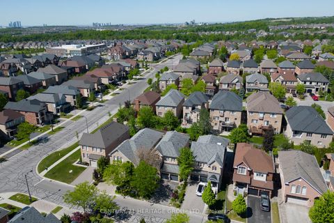 Photo 24 at 14 Giordano Way, Patterson, Vaughan