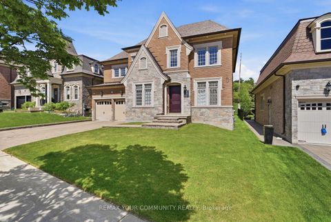 Photo 2 at 35 Annsleywood Court, Kleinburg, Vaughan
