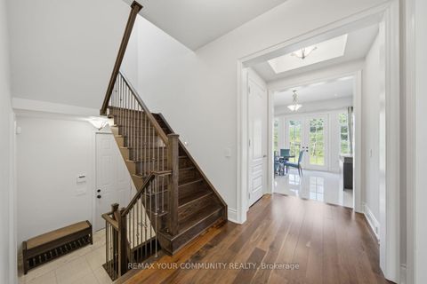 Photo 7 at 35 Annsleywood Court, Kleinburg, Vaughan