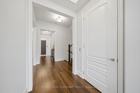Photo 8 at 35 Annsleywood Court, Kleinburg, Vaughan