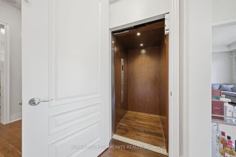 Photo 9 at 35 Annsleywood Court, Kleinburg, Vaughan