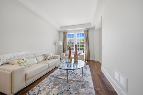 Photo 10 at 35 Annsleywood Court, Kleinburg, Vaughan
