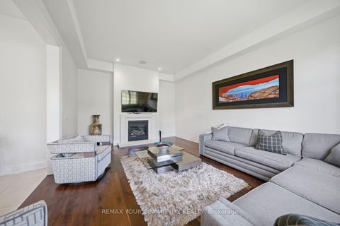 Photo 18 at 35 Annsleywood Court, Kleinburg, Vaughan