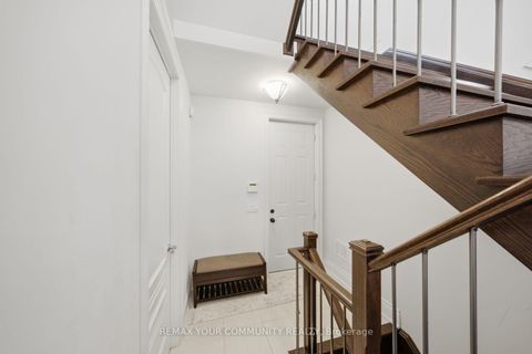 Photo 22 at 35 Annsleywood Court, Kleinburg, Vaughan
