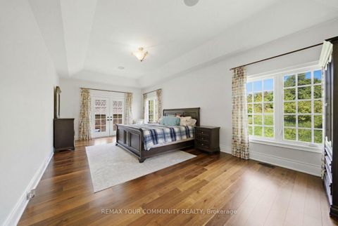 Photo 25 at 35 Annsleywood Court, Kleinburg, Vaughan