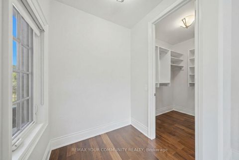 Photo 36 at 35 Annsleywood Court, Kleinburg, Vaughan