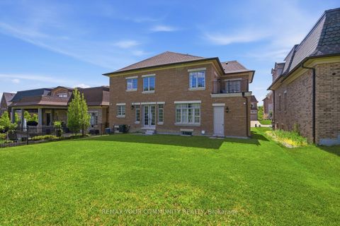 Photo 46 at 35 Annsleywood Court, Kleinburg, Vaughan