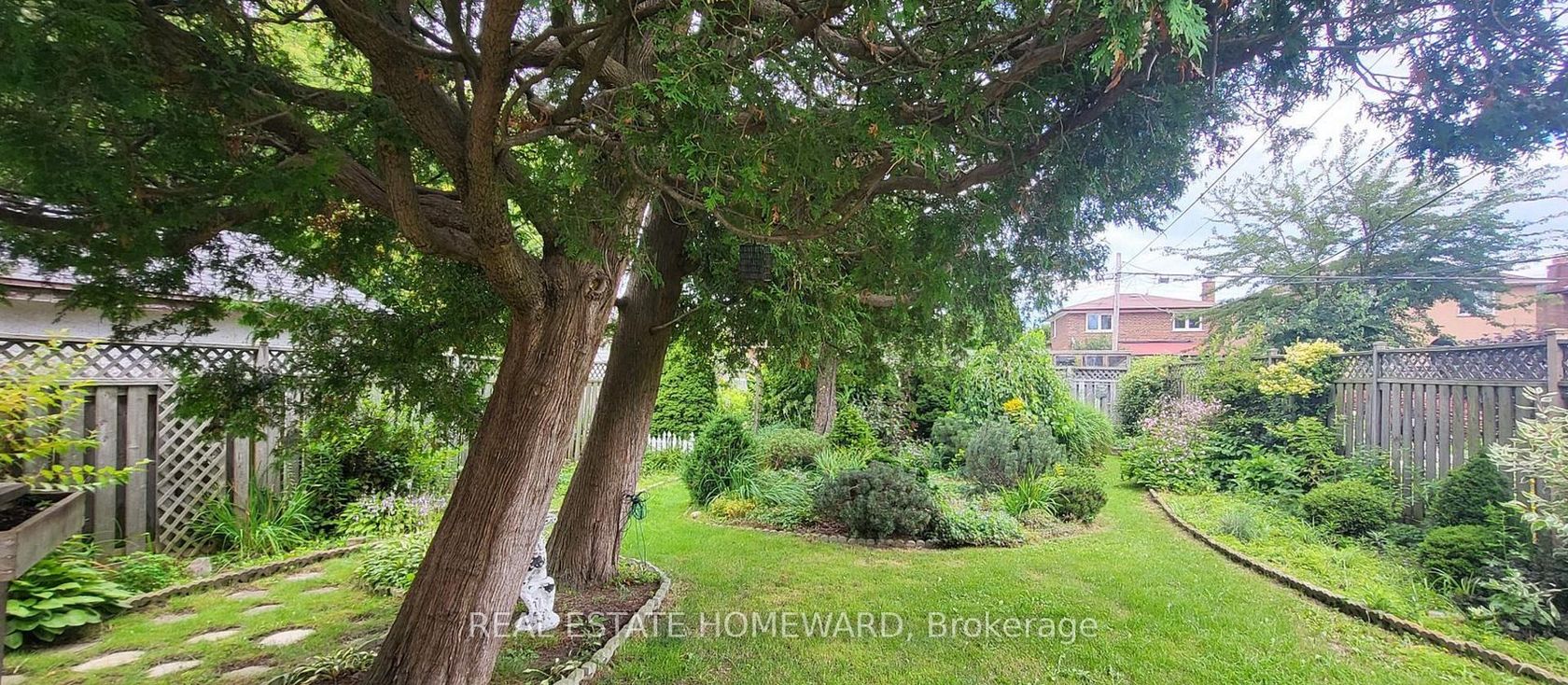45 Commonwealth Avenue, Kennedy Park, Toronto photo number 2