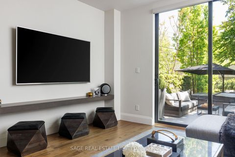 Photo 13 at 979 Broadview Avenue, Broadview North, Toronto