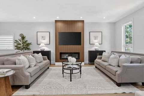 Photo 2 at 176 Aldercrest Road, Alderwood, Toronto