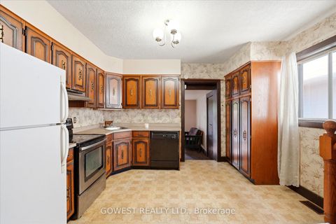 Photo 24 at 60 Warren Crescent, Lambton Baby Point, Toronto