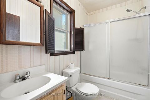 Photo 29 at 60 Warren Crescent, Lambton Baby Point, Toronto